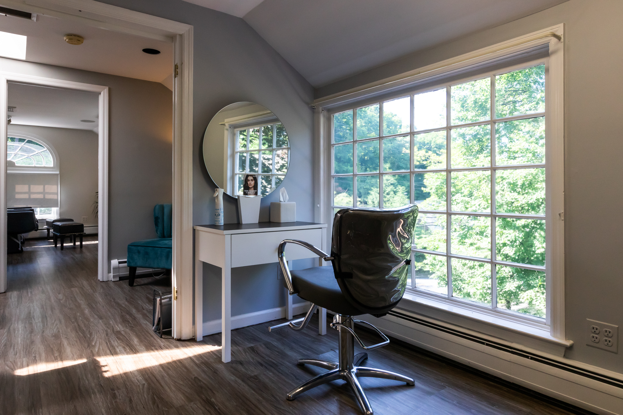 aura salon near me